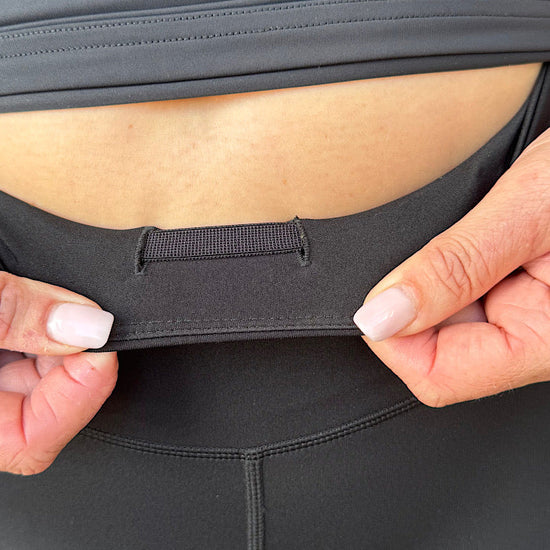 women wearing black non roll down leggings.