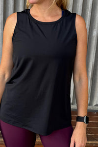 women wearing a black relaxed singlet.