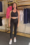 women wearing black non roll down leggings.